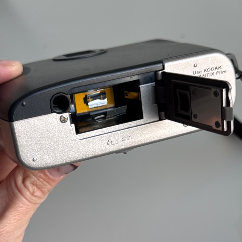 Kodak Silver Film Photography Camera with Compact Design and Integrated Flash - Picture 8 of 8